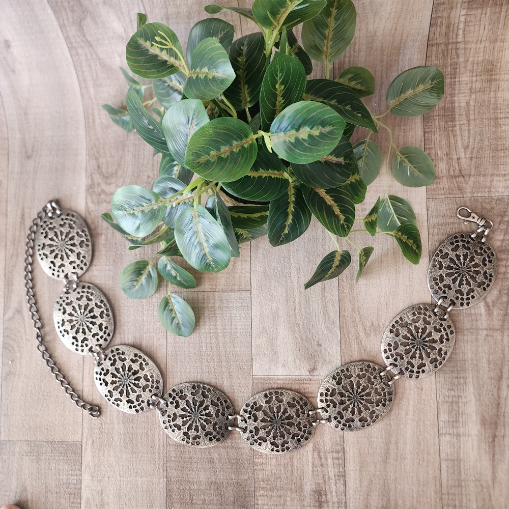 Silvertone Concho Chain Belt w/Mandala-like Filigree Pattern